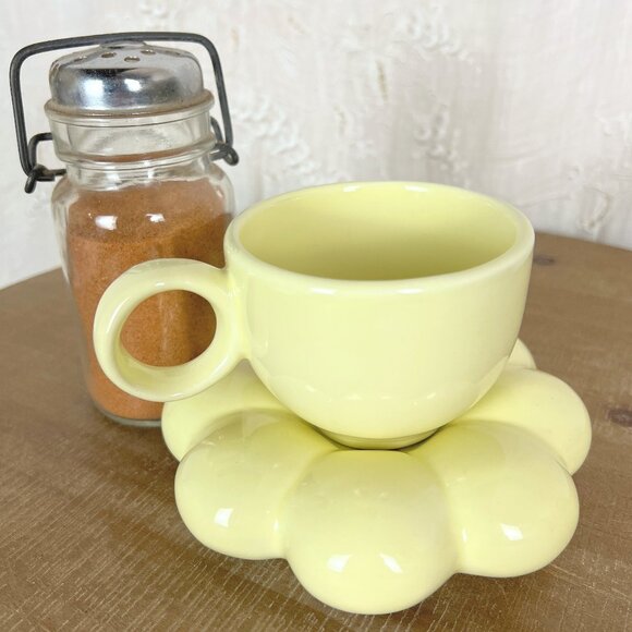 Daisy Ceramic Cup & Saucer 🎉Host Pick🎉 - Picture 3 of 6